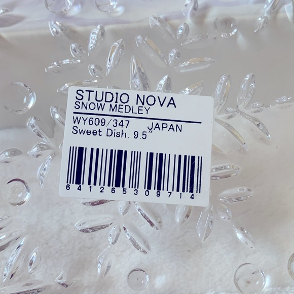 Studio Nova Sweet Dish 9.5” Snow Medley Snowflakes Holiday Plate - Picture 6 of 7